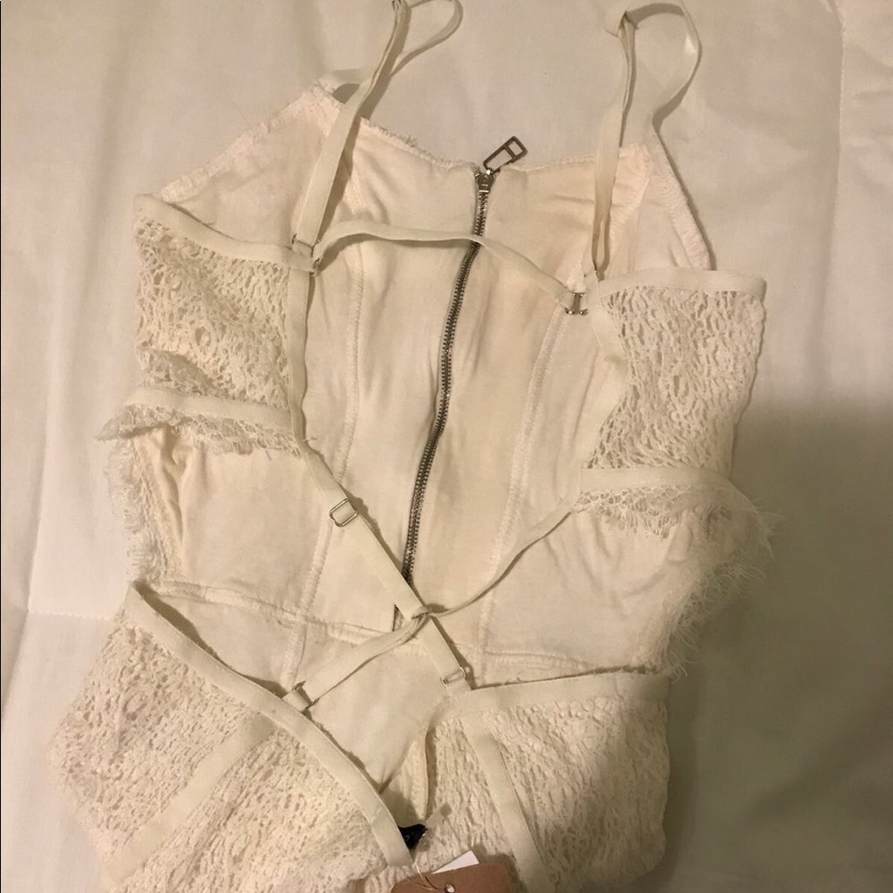 BODY PERFECT - Picture 3 of 3